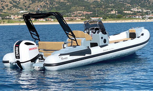 bateau pneumatique hors-bord 1