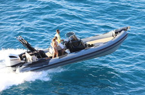 bateau pneumatique hors-bord 1