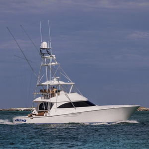 motor-yacht de pêche sportive / convertible / à fly / en composite