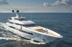 mega-yacht rapide / avec timonerie