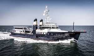 mega-yacht de croisière / avec timonerie