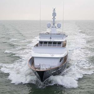 mega-yacht de croisière / traditionnel / avec timonerie / 5 cabines