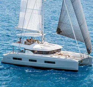 sailing-yacht catamaran