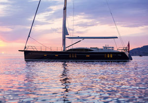 sailing-yacht de croisière / salon de pont / 3 cabines / bout-dehors