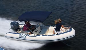 bateau pneumatique hors-bord 1