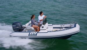 bateau pneumatique hors-bord 1