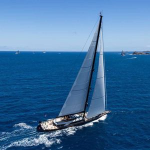 sailing-superyacht de croisière rapide / de course / salon de pont / en carbone