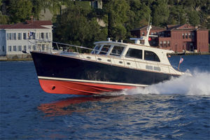 motor-yacht traditionnel