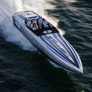 runabout in-bord / bimoteur / à double console / open