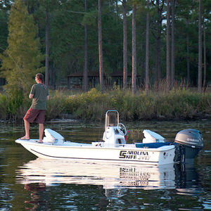 bay boat hors-bord