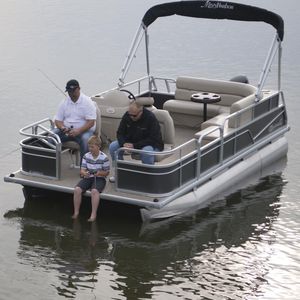 bateau ponton hors-bord