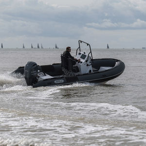 bateau de surveillance