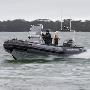 bateau de surveillance