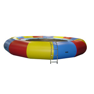 jeu aquatique trampoline