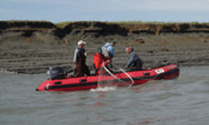 bateau pneumatique hors-bord