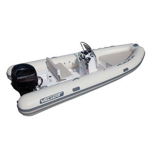bateau pneumatique hors-bord / semi-rigide / à console centrale / max. 9 personnes