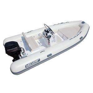 bateau pneumatique hors-bord / semi-rigide / à console latérale / max. 8 personnes