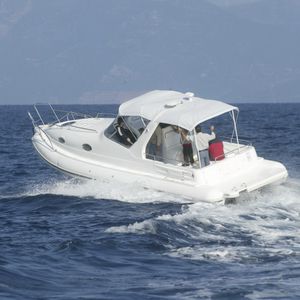 bateau pneumatique in-bord 1