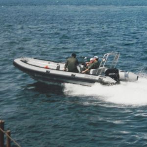 bateau pneumatique hors-bord 1