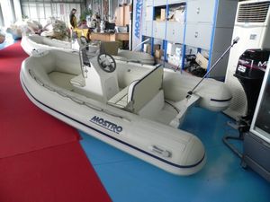 bateau pneumatique hors-bord 1