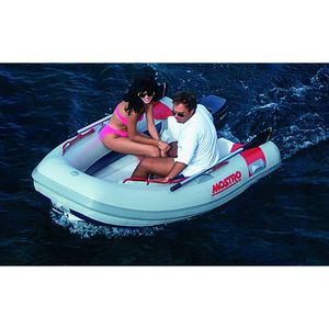 bateau pneumatique hors-bord