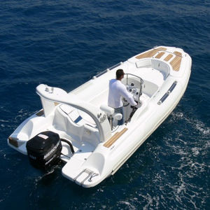 bateau pneumatique hors-bord 1