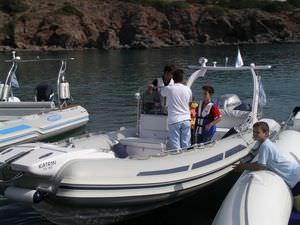 bateau pneumatique hors-bord