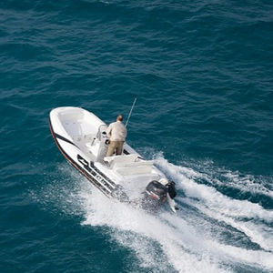 bateau pneumatique hors-bord 1