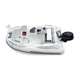 bateau pneumatique hors-bord