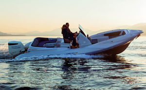 bateau pneumatique hors-bord 1