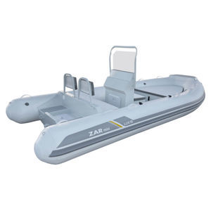 bateau pneumatique hors-bord