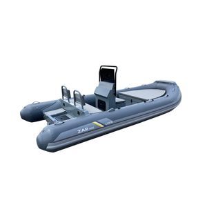 bateau pneumatique hors-bord