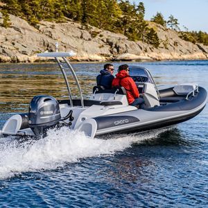 bateau pneumatique hors-bord 1