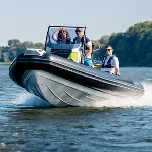 bateau pneumatique hors-bord 1