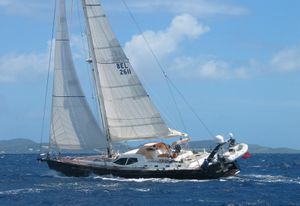 sailing-yacht de croisière / salon de pont