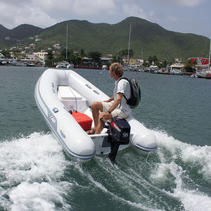 bateau pneumatique hors-bord 1