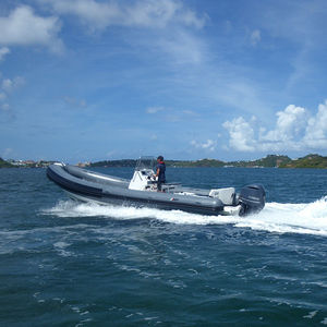 bateau utilitaire