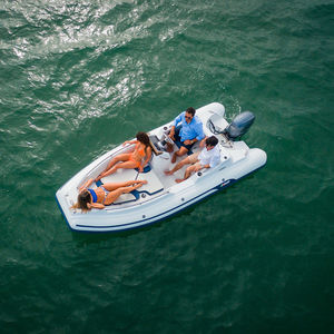 bateau pneumatique hors-bord 1