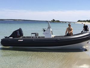 bateau utilitaire