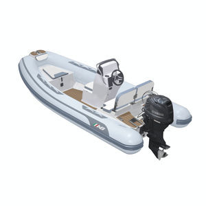 bateau pneumatique hors-bord