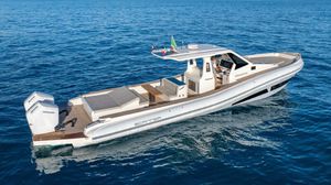 bateau pneumatique hors-bord