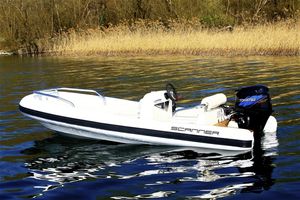 bateau pneumatique hors-bord