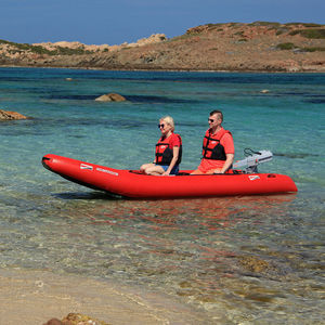 bateau pneumatique hors-bord