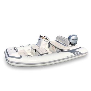 bateau pneumatique hors-bord