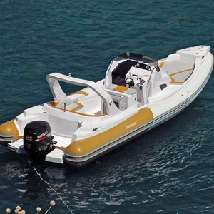 bateau pneumatique in-bord
