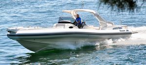 bateau pneumatique in-bord