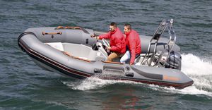 bateau professionnel bateau utilitaire