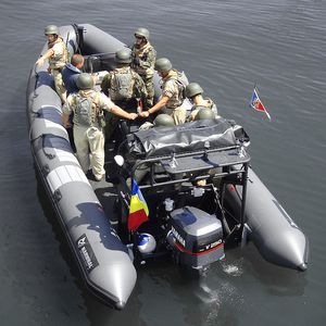 bateau militaire