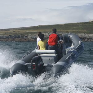 bateau de support pour la plongée 1