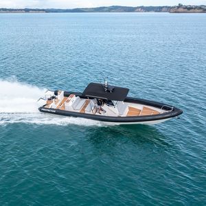 bateau pneumatique hors-bord 1